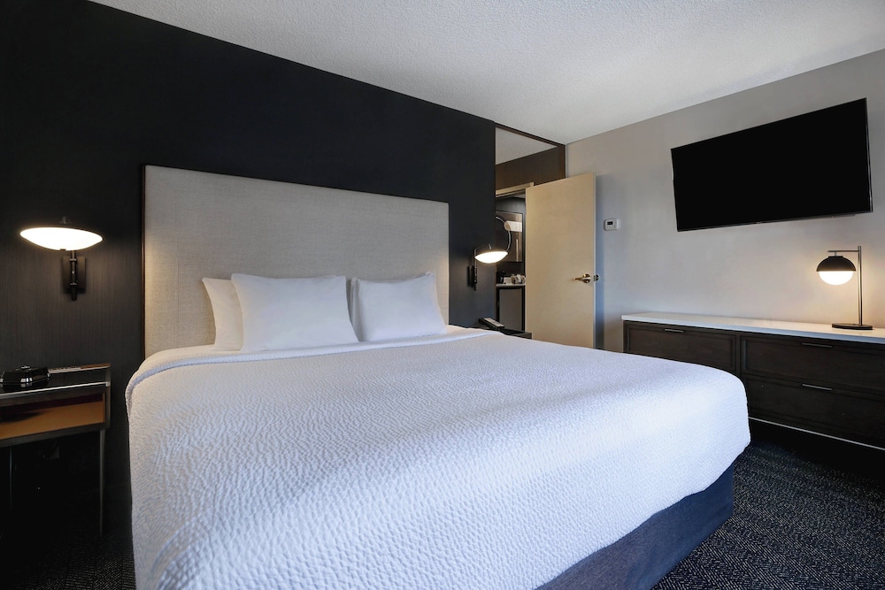 Room at COURTYARD BY MARRIOTT PORTLAND SOUTHEAST CLACKAMAS, CLACKAMAS - OR