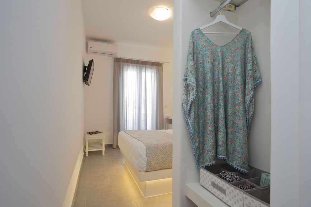 Alexandra Hotel 33/63