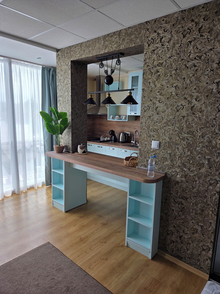 City Hotel 7/46