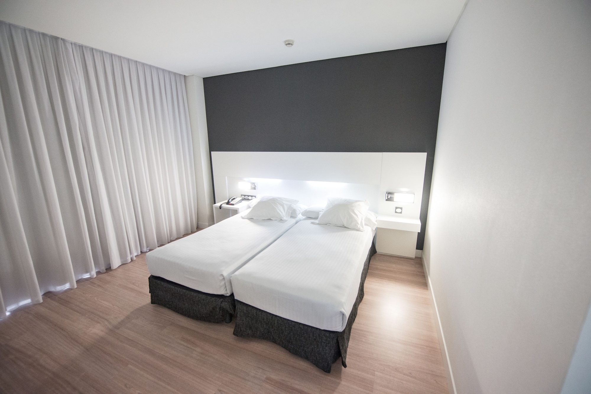 ROOM, SINGLE
