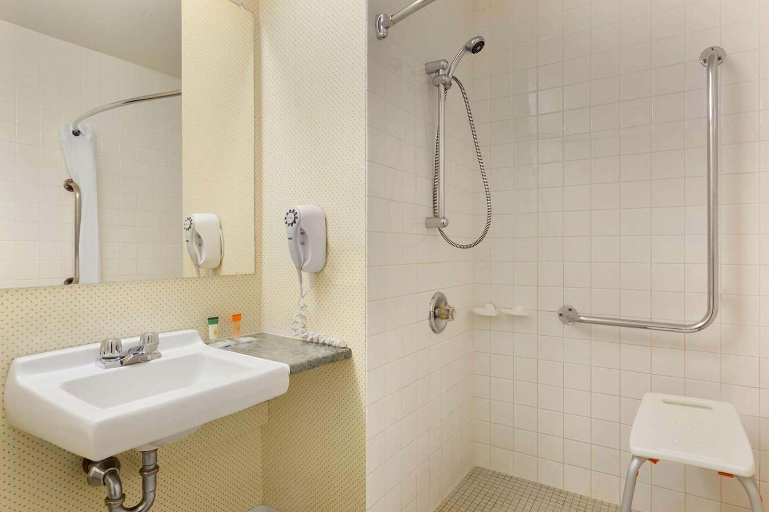 Travelodge by Wyndham North Bay 8/9