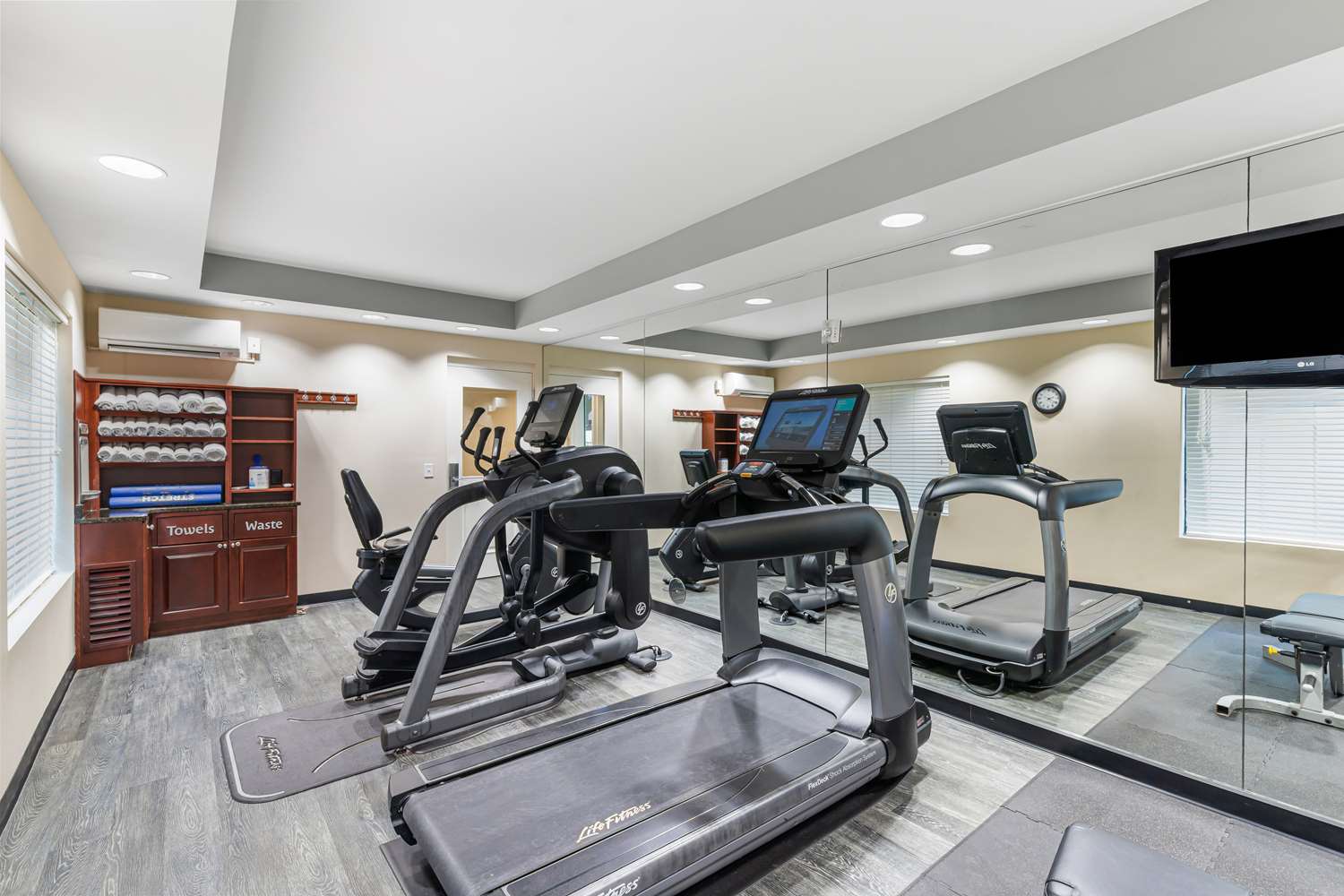 Best Western Plus Westgate Inn & Suites 8/19