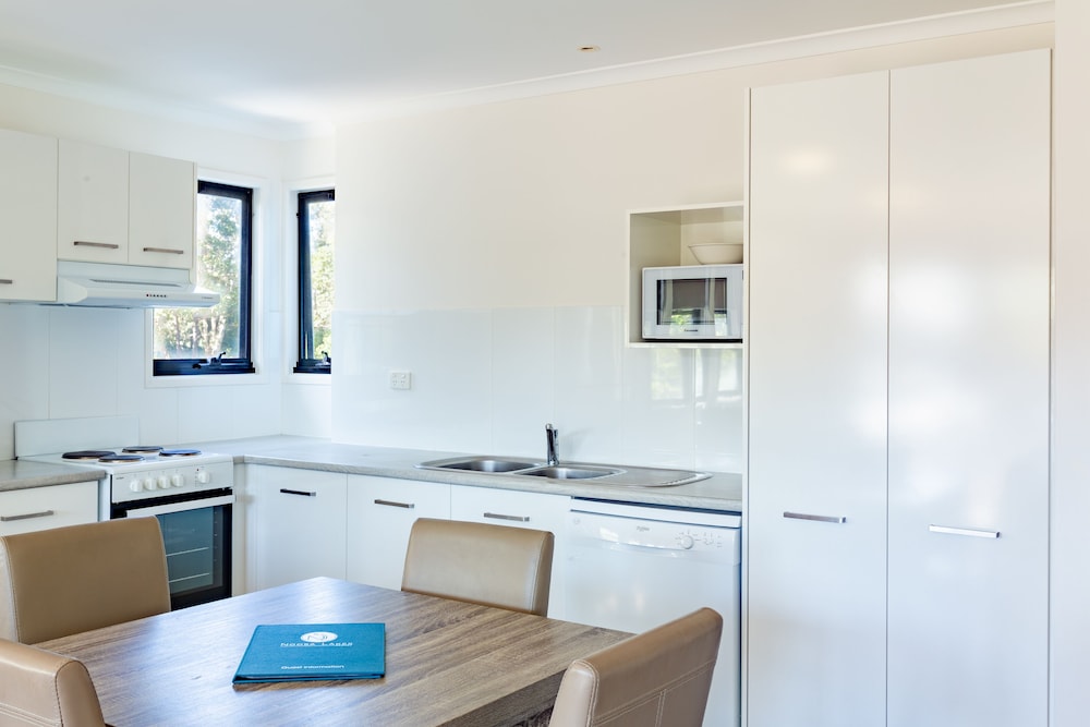 Noosa Lakes Resort 34/50