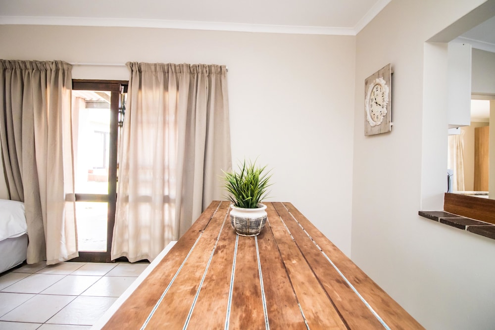 Little Rose Guesthouse & Self-Catering 37/50