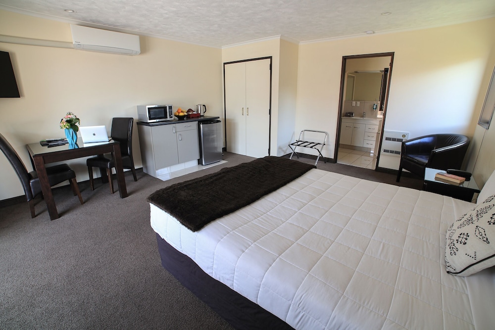 Palm City Motor Inn 28/68