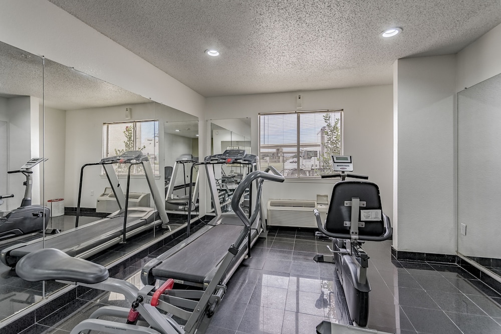 Suburban Studios Dallas Northwest Walnut Hill 21/49