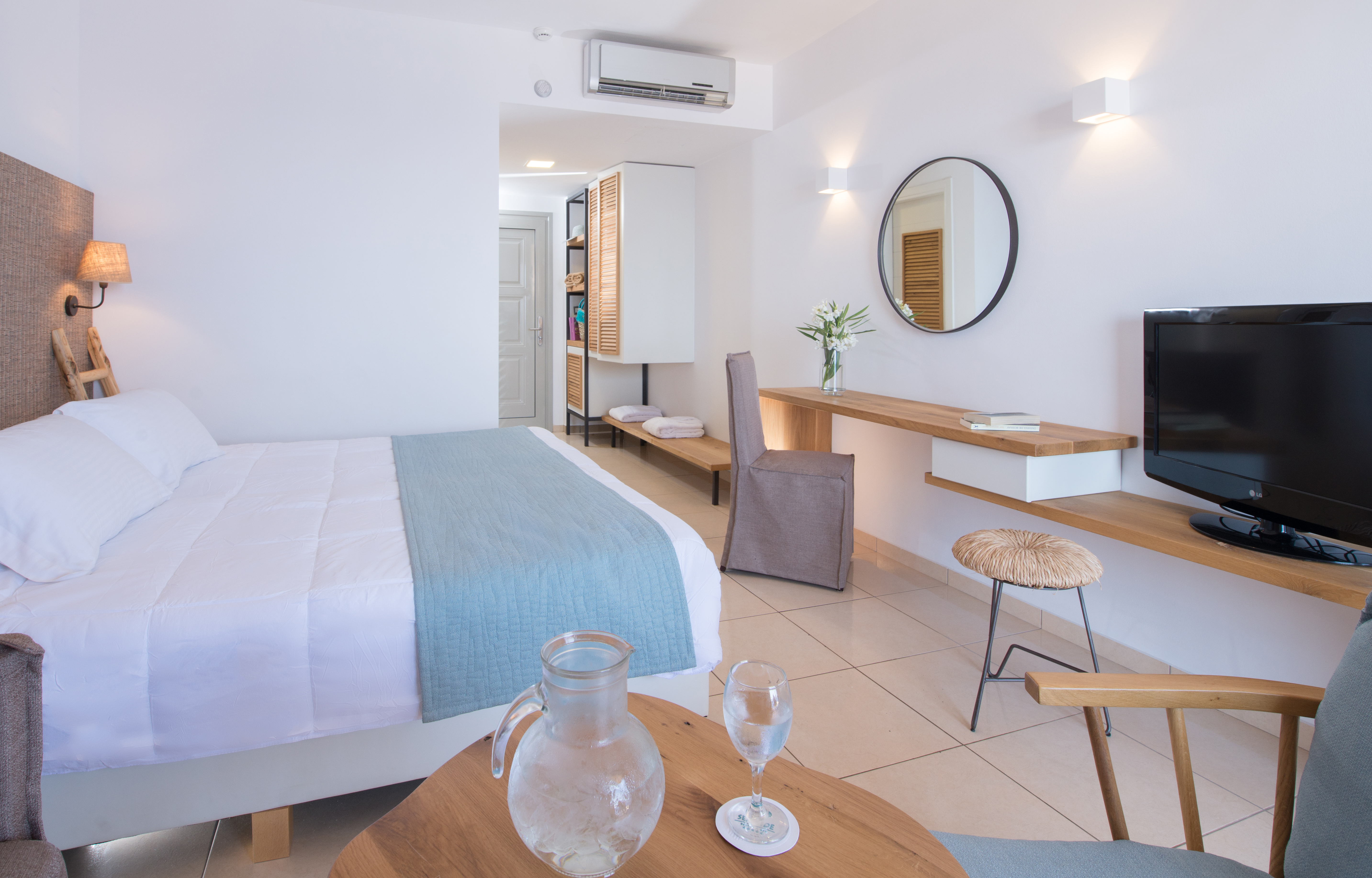 Room, Double or Twin Bed, Lateral Side Sea View