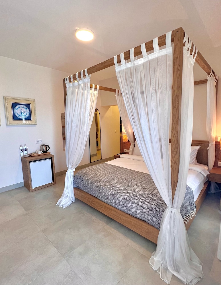 Exclusive, Double Bed, Beach Side, Patio، Lavinya Otel 2/3