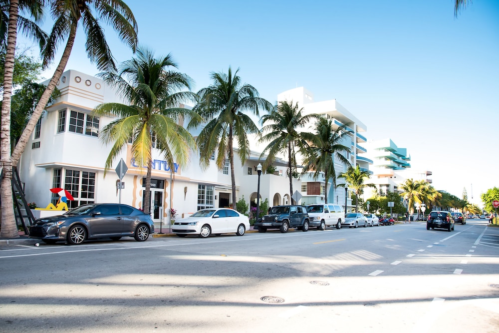 Century Hotel 52/62