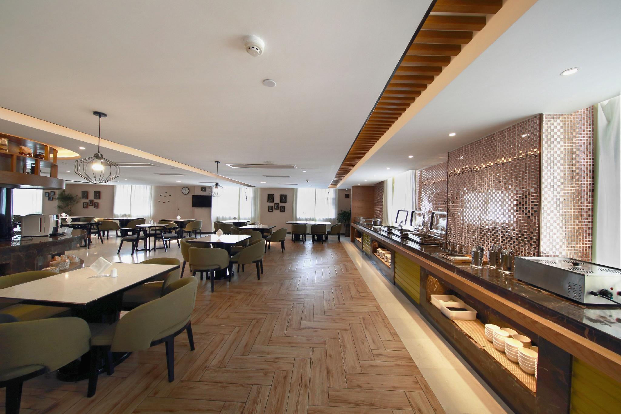 Metropolo Jinjiang Hotels (Haikou Wuzhishan Road, Riyue Duty-free Plaza) 43/52