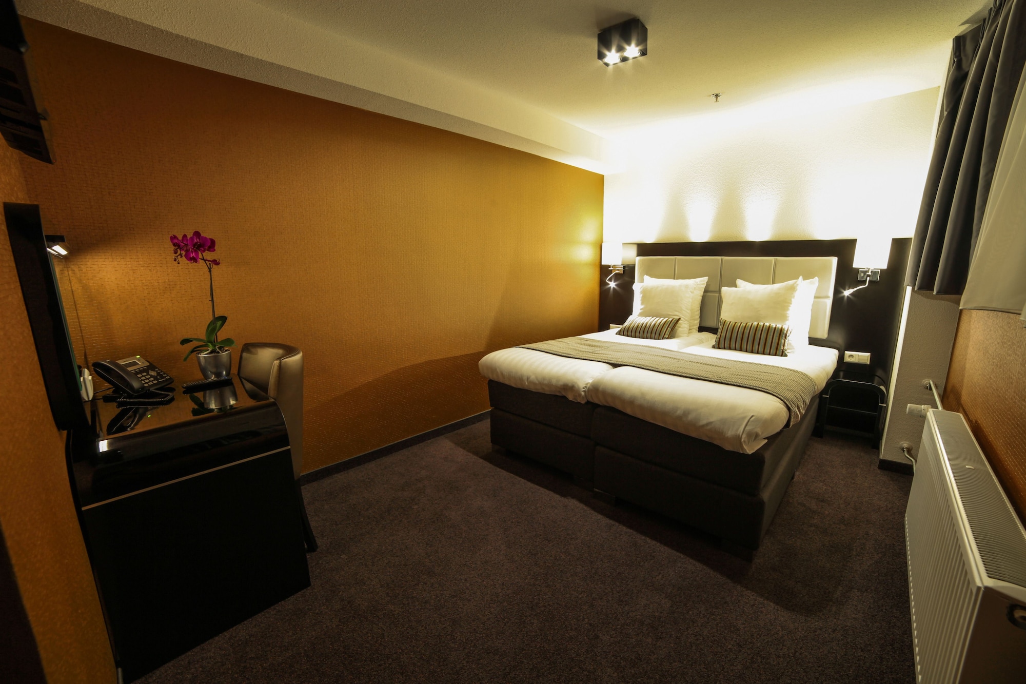 SEMI BASEMENT, TWIN BEDS