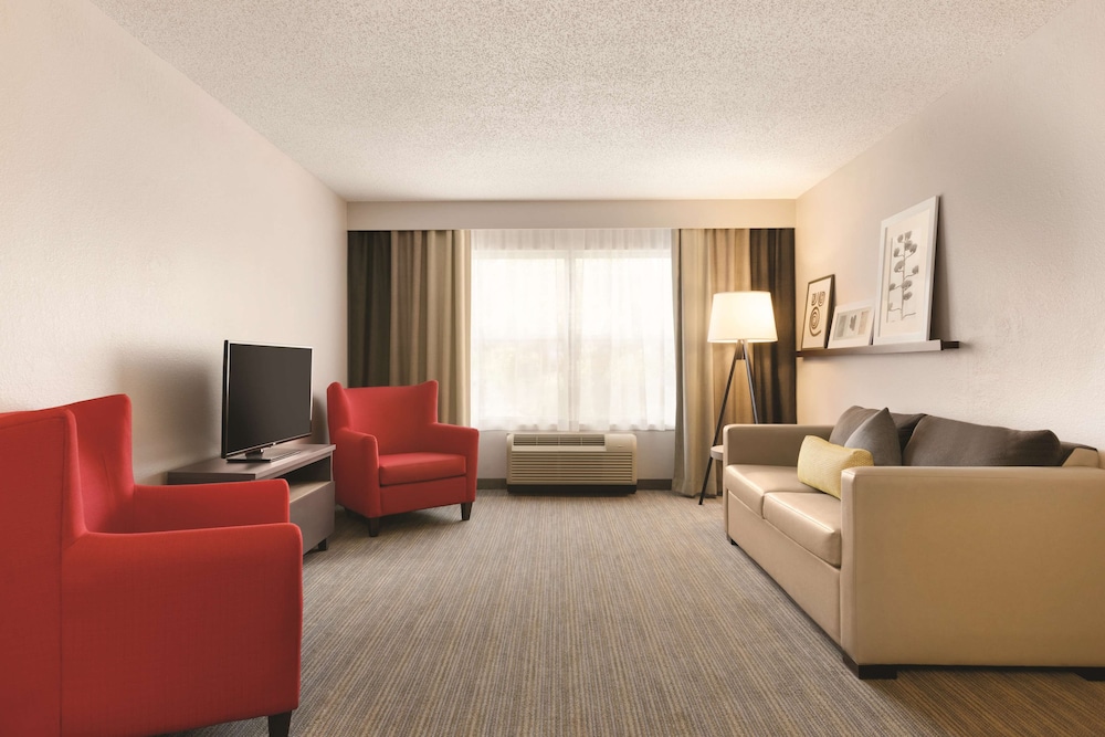 Country Inn & Suites by Radisson, Brooklyn Center, MN 23/30