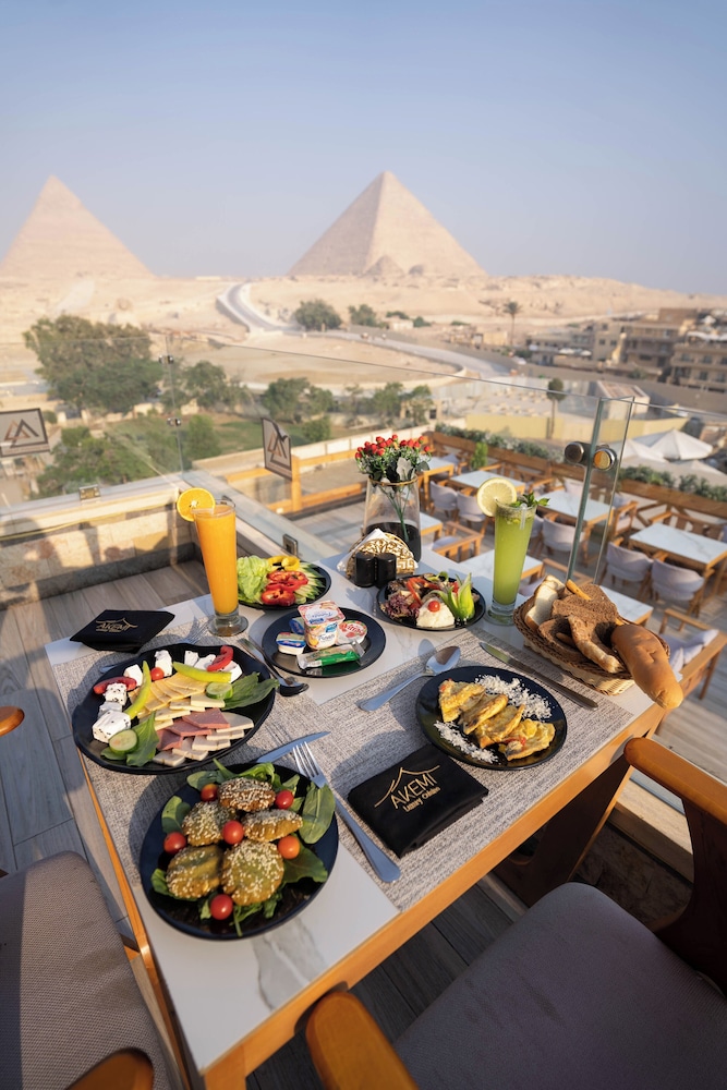 Great Pyramid Inn 37/50