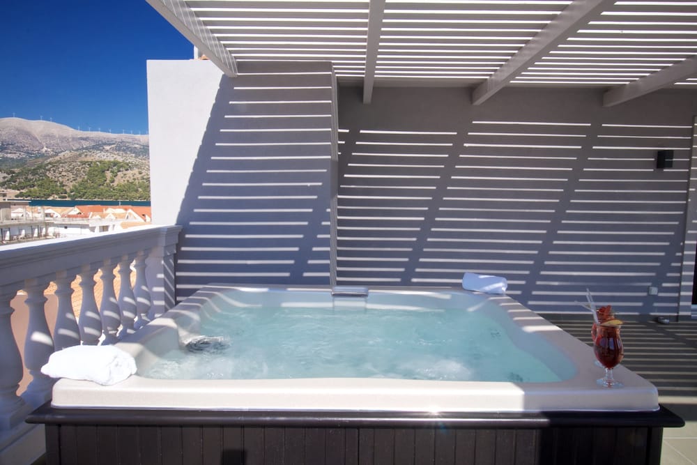 Aenos Hotel 7/62