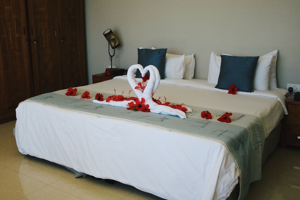 CROWN BEACH HOTEL 17/50