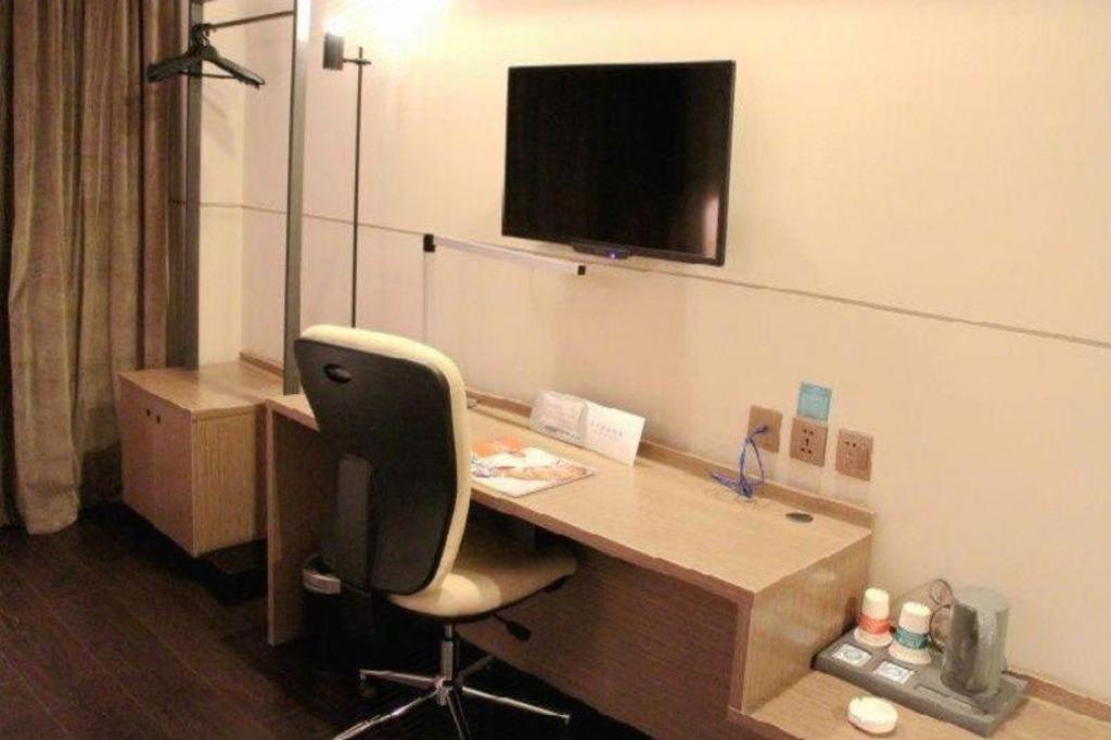 Jinjiang Inn Select (Tianjin Binhai New Area Foreign Goods Market) 40/50