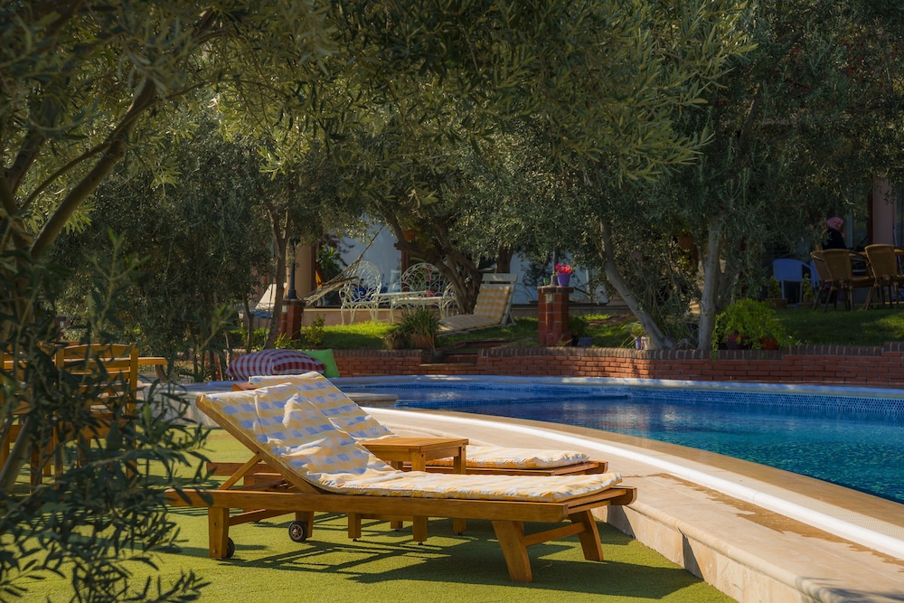 Aeneas Hotel 42/50