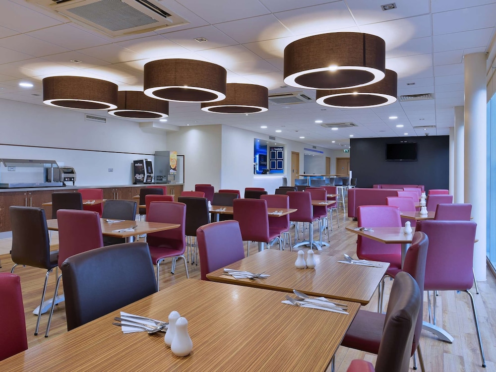 Travelodge Edinburgh Airport 19/24