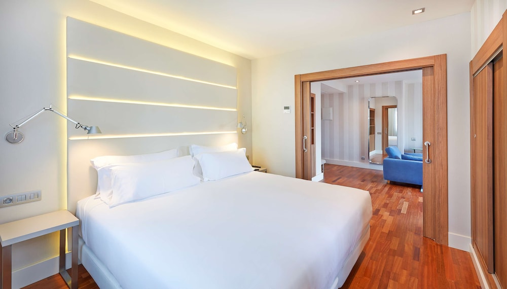 Nh Barcelona Les Corts 11/50
