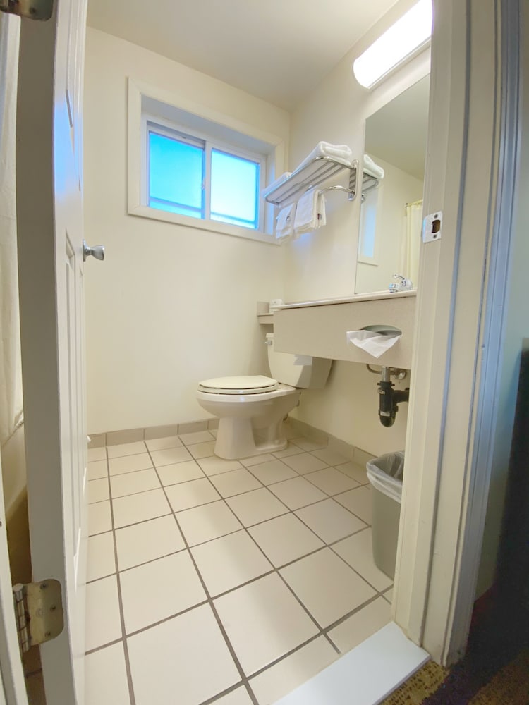 Americas Best Value Inn Manchester Ct 24/24