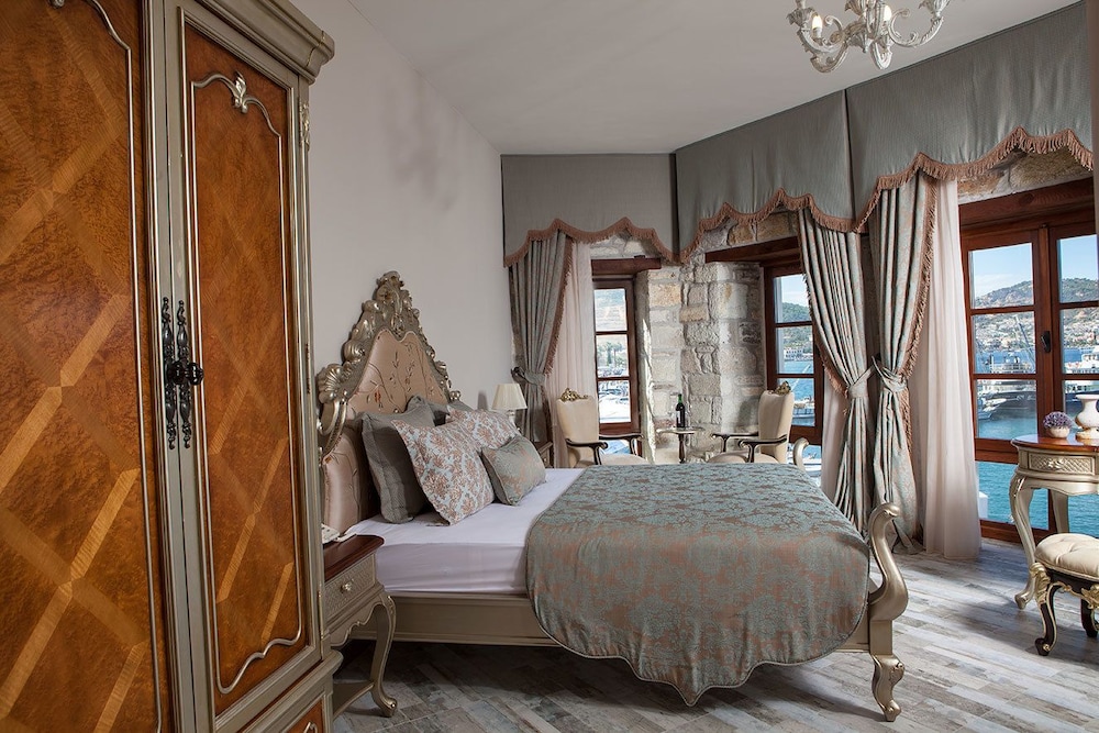 La Petra Hotel 10/40