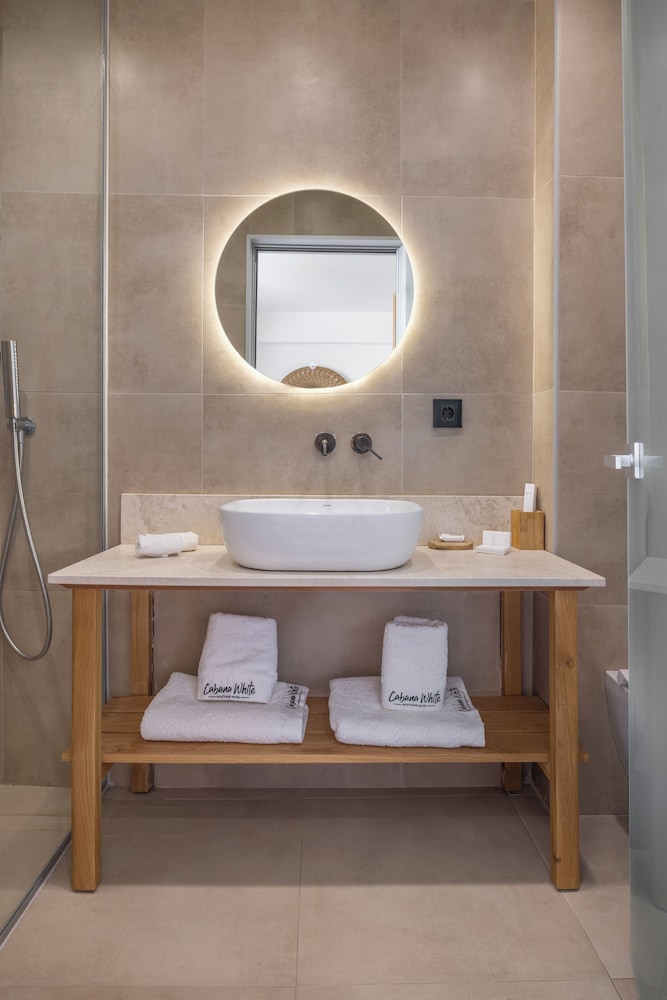 Cabana White Boutique Hotel & Suites 79/80