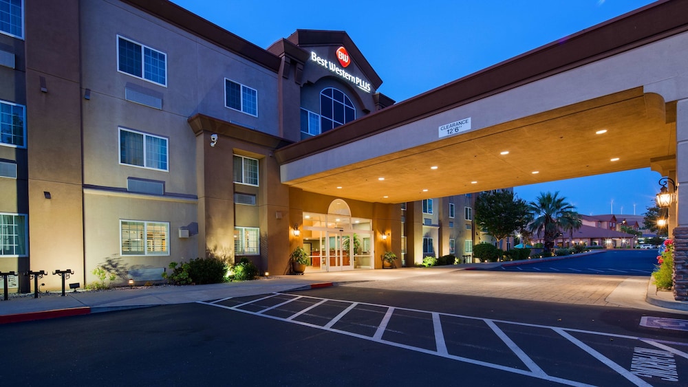 Best Western Plus Vineyard Inn 4/45