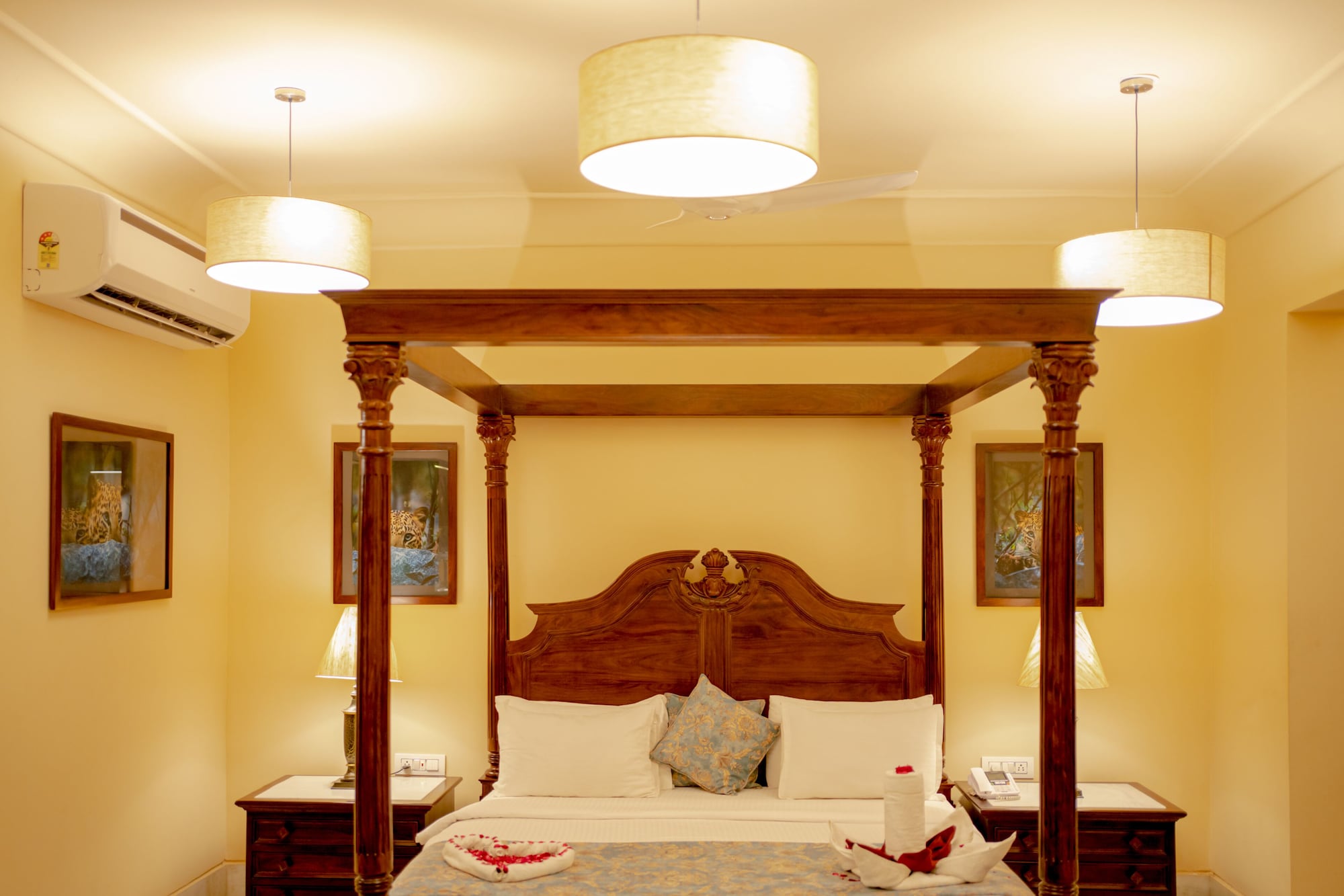 SUITE, BATHTUB