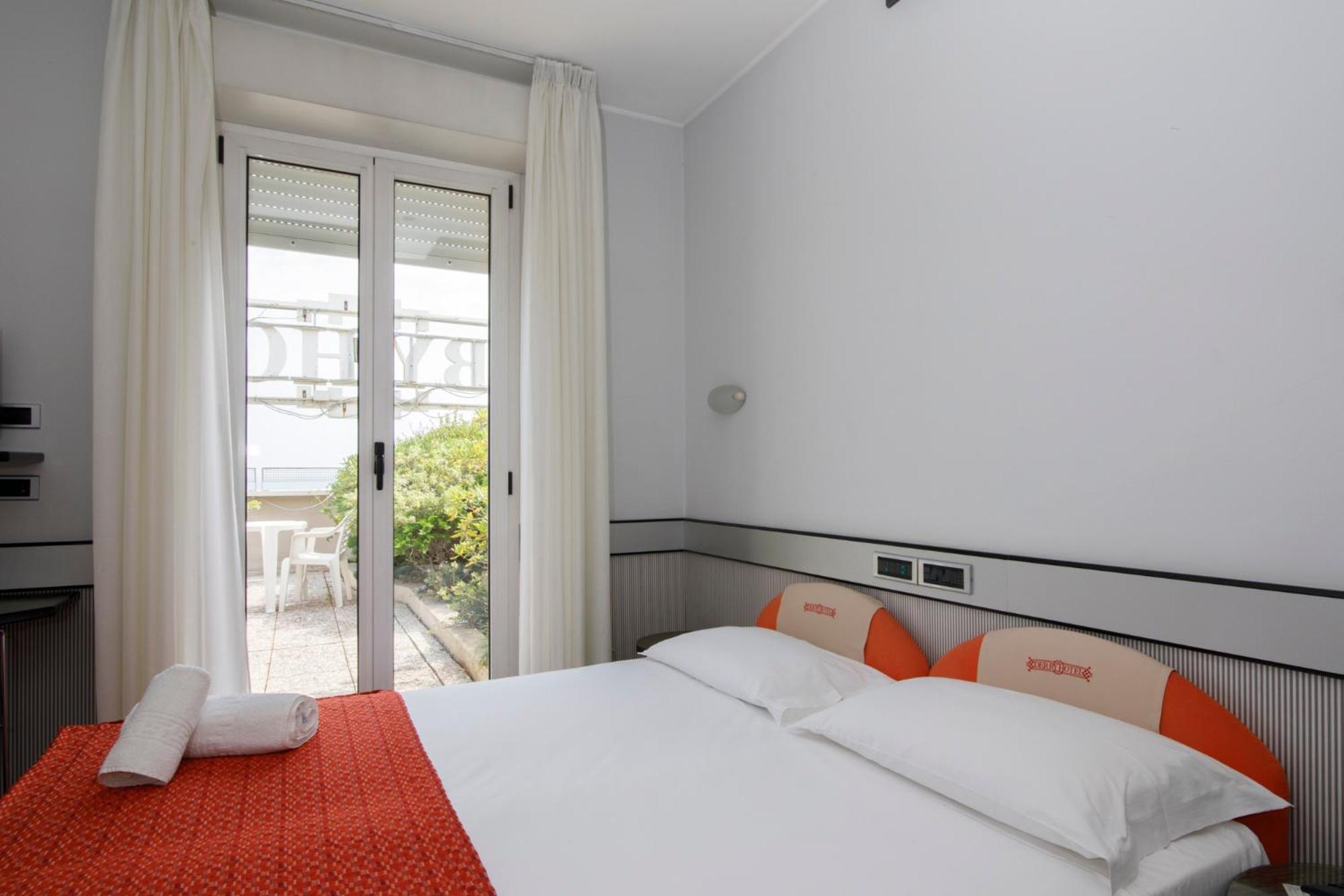 ROOM, DOUBLE OR TWIN BED, BALCONY