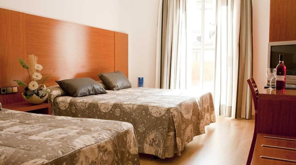 Ramblas Hotel 17/75