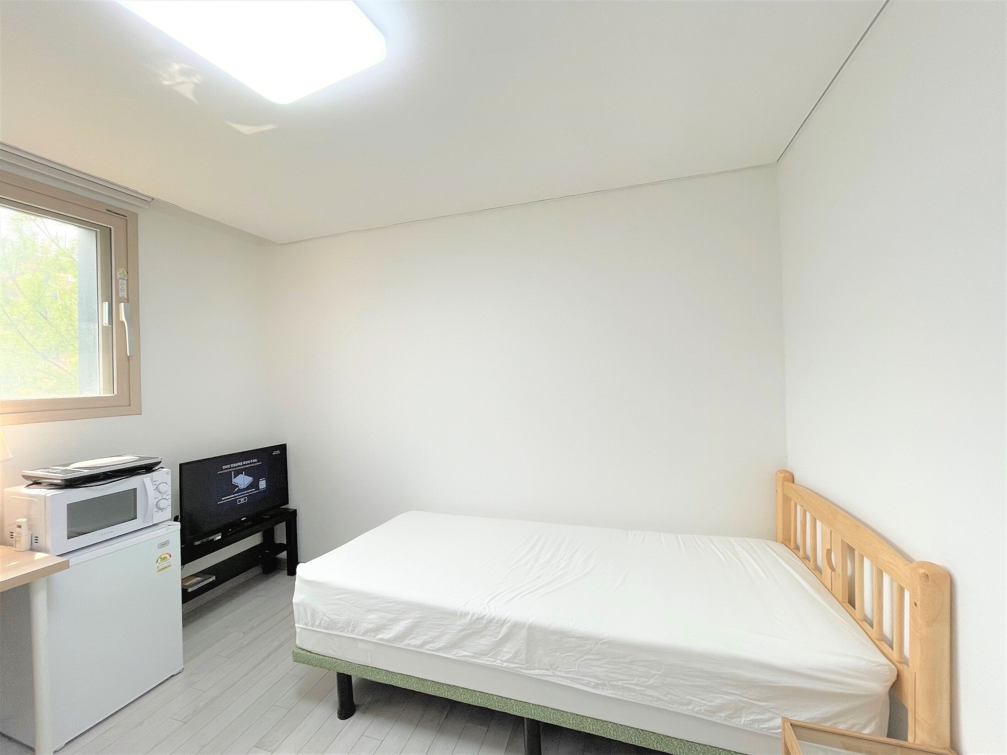 1 BEDROOM, BASIC, TWIN BEDS, GARDEN VIEW