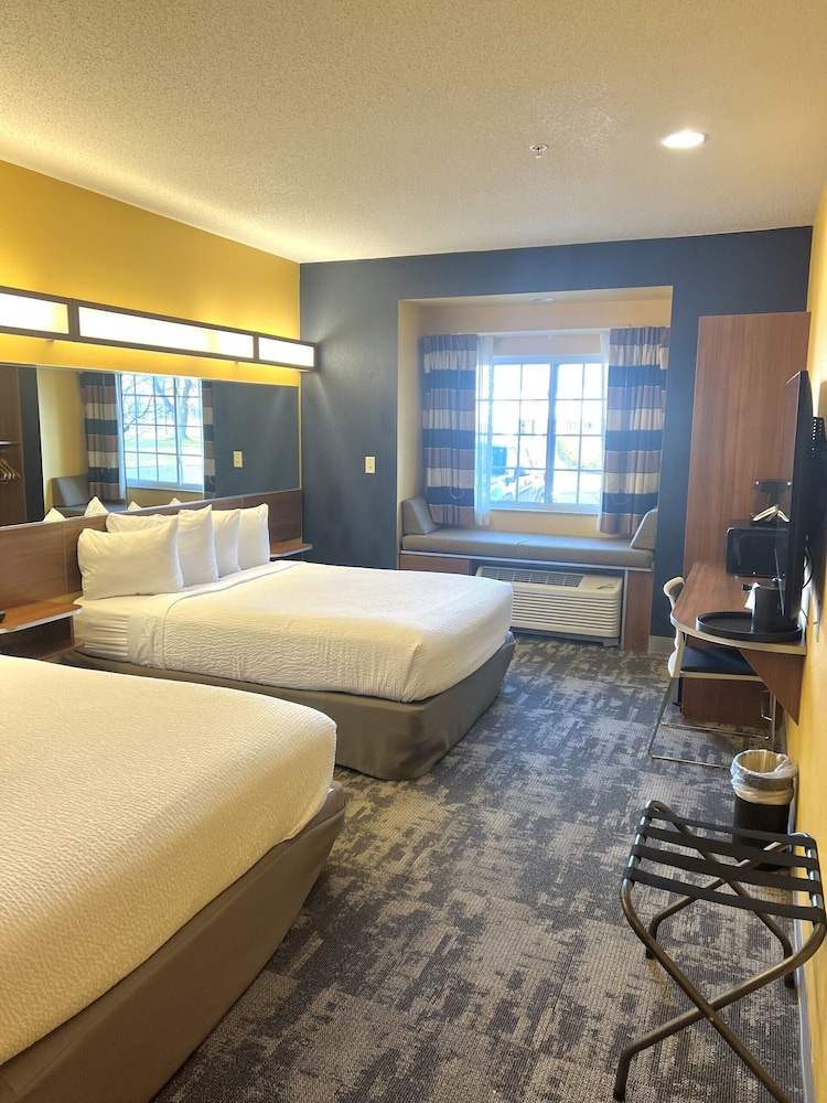 Microtel Inn & Suites By Wyndham Chili /Rochester Airport 6/19
