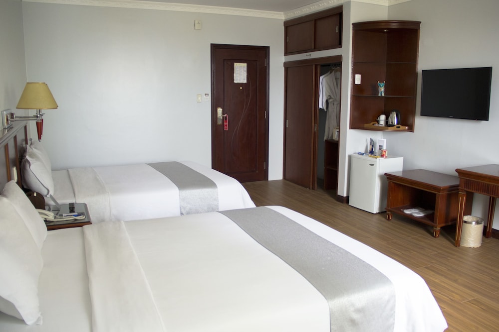 ROOM, TWIN BEDS