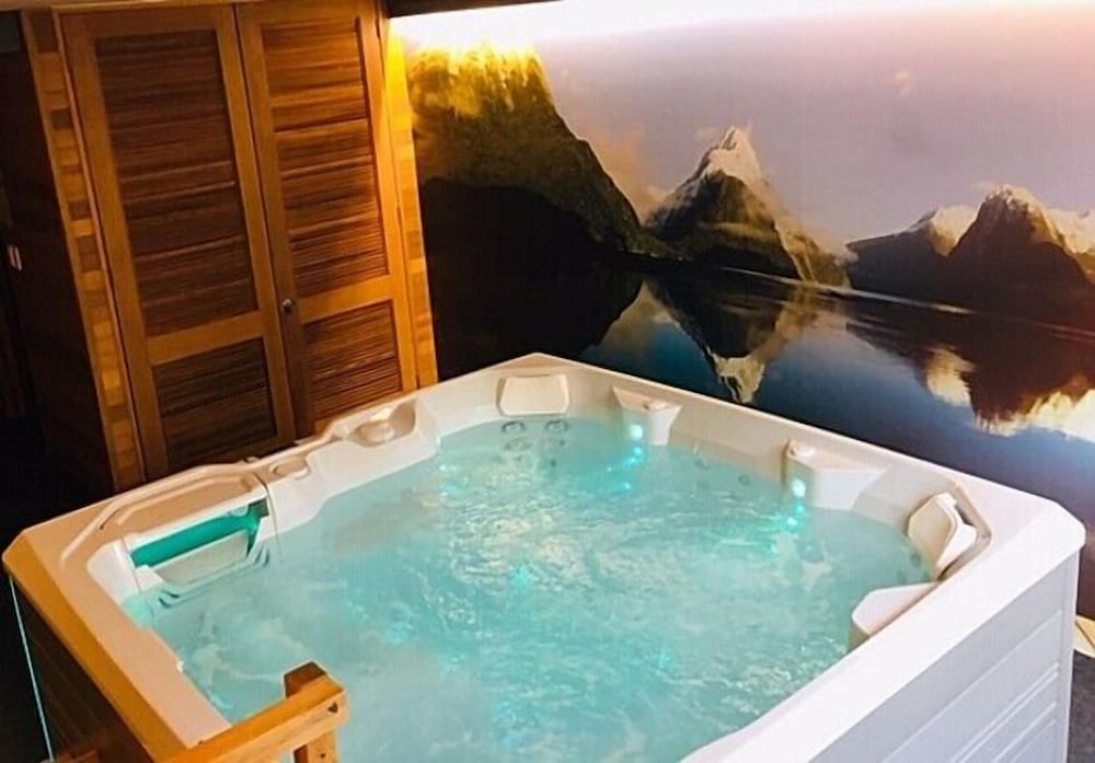 NOVOTEL QUEENSTOWN LAKESIDE 24/50