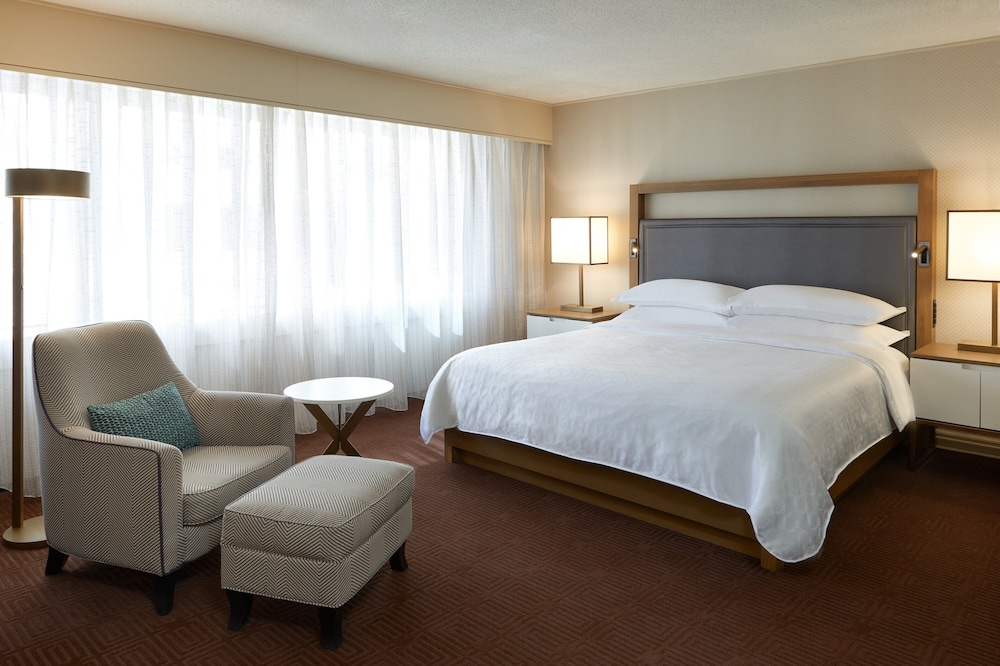 Room at Sheraton Ottawa Hotel, OTTAWA - ONTARIO