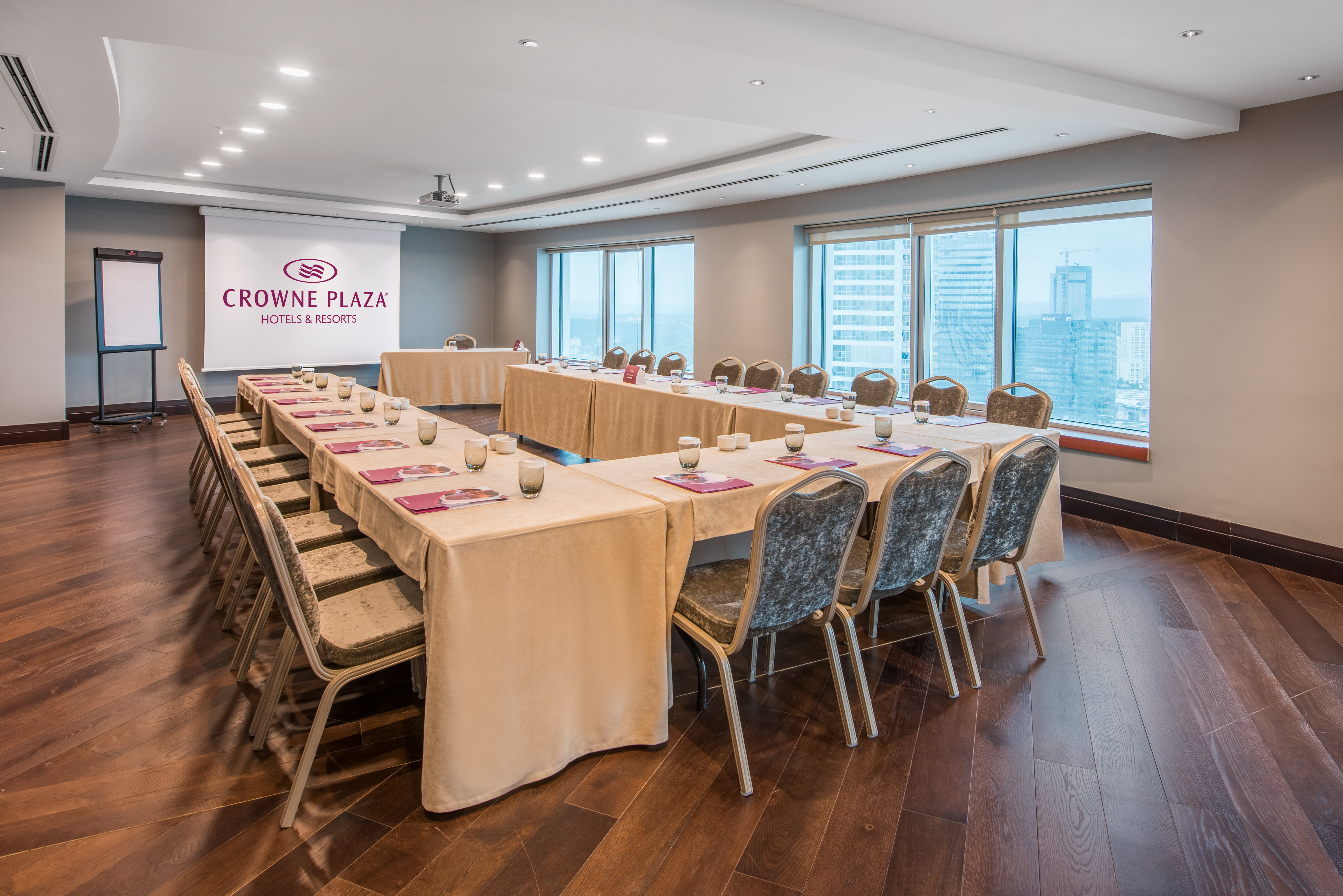 Crowne Plaza Istanbul Oryapark 66/76