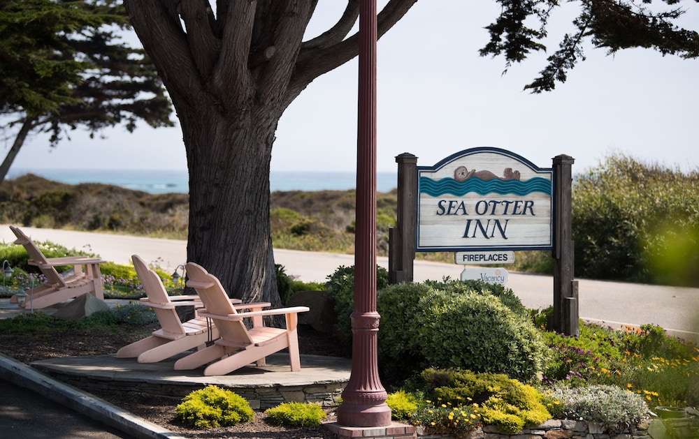 Sea Otter Inn 4/63