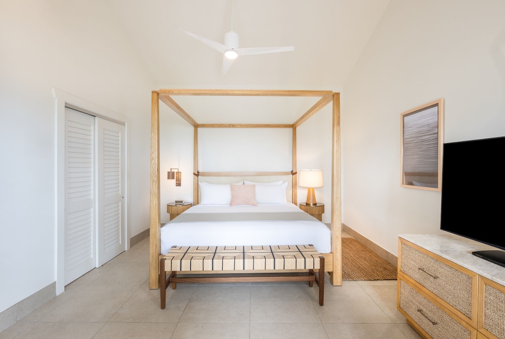 Junior Suite, King Bed, Ocean Front