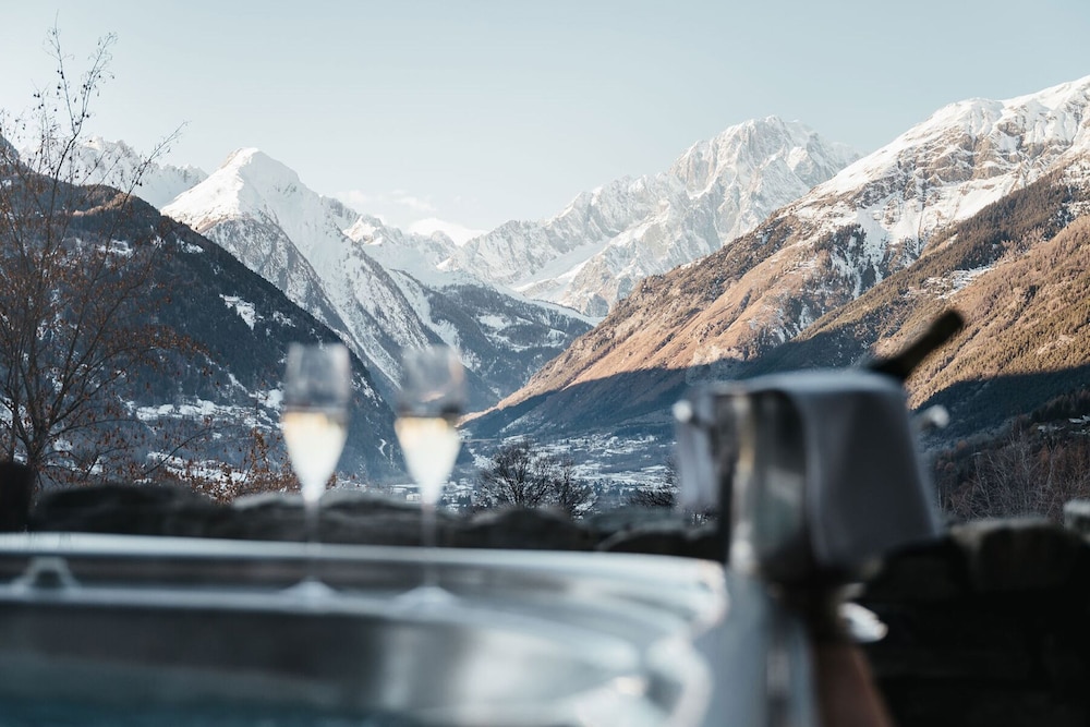 Relais Mont Blanc Hotel and Spa 42/50