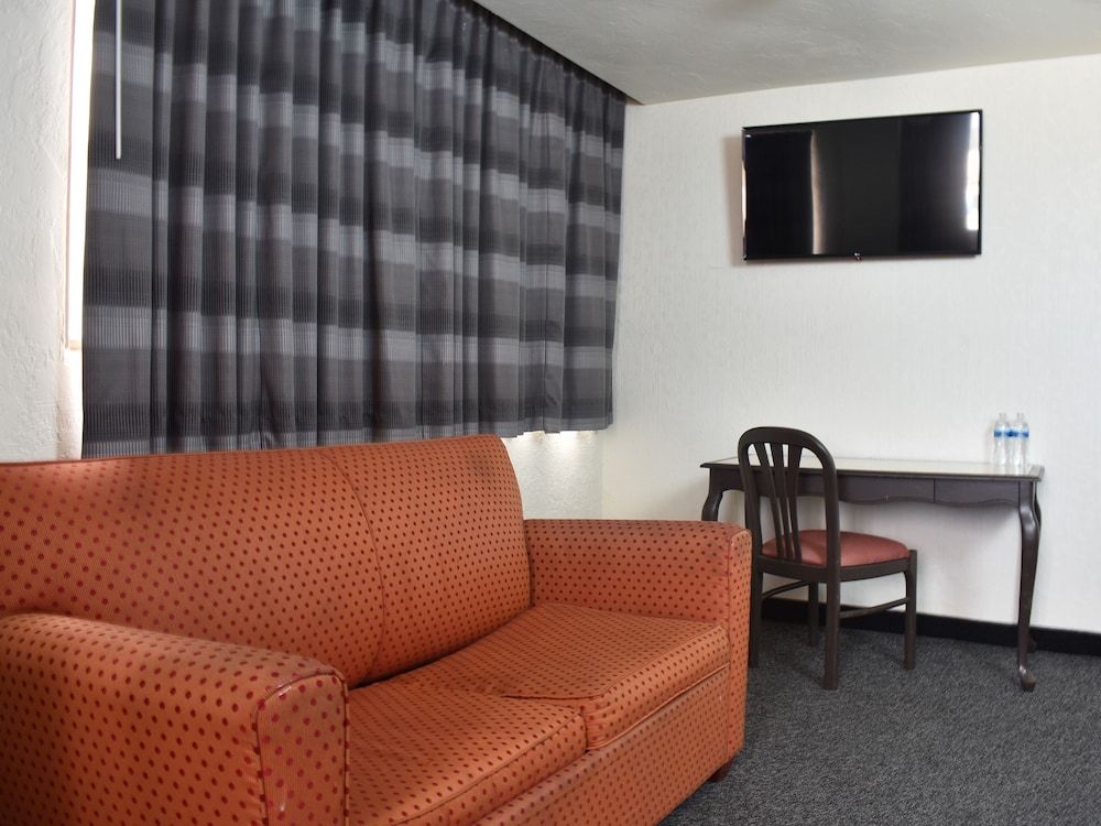 Corona Plaza Hotel 50/70
