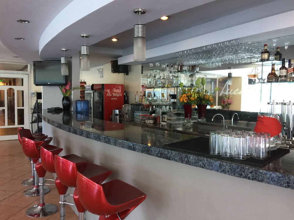 Golden Peak Hotel and Suites powered by Cocotel 7/63