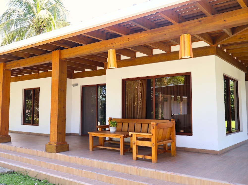 Paraiso Rainforest and Beach Hotel 5/48