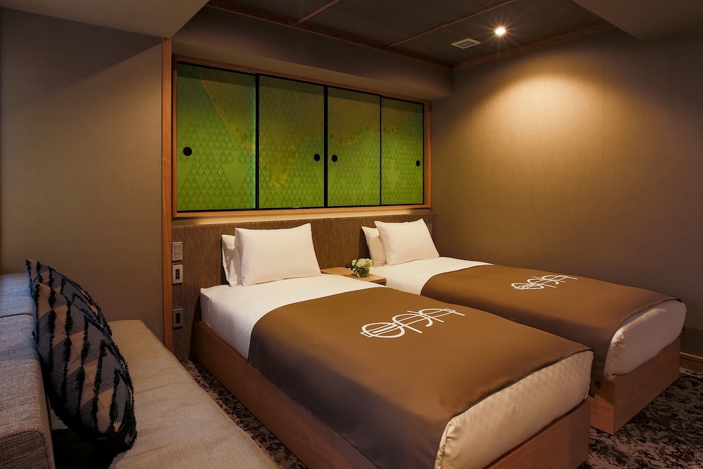 SUPERIOR, TWIN BEDS, PRIVATE BATHROOM