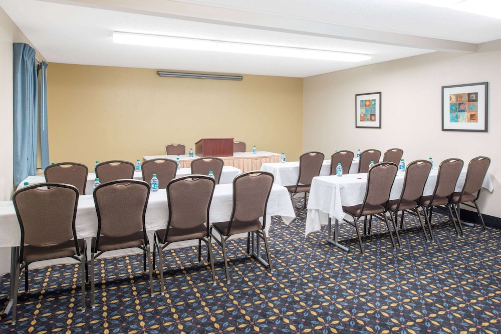 Ramada by Wyndham Springfield North 11/18