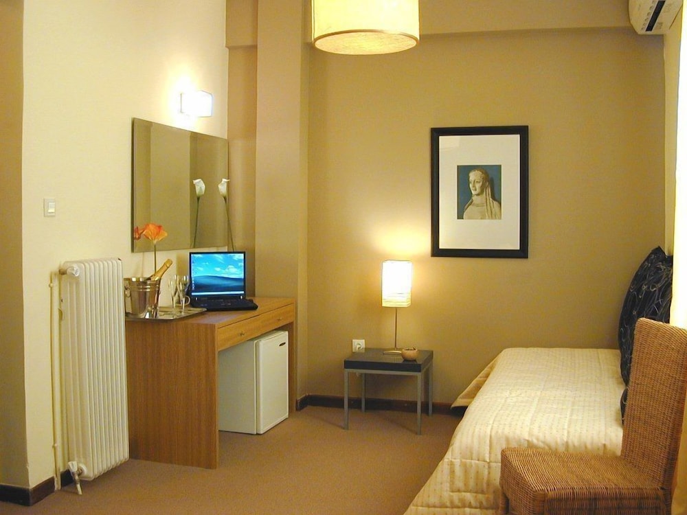 Myrto Hotel 51/90