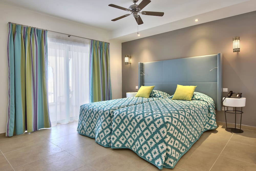 Suite, Sea View