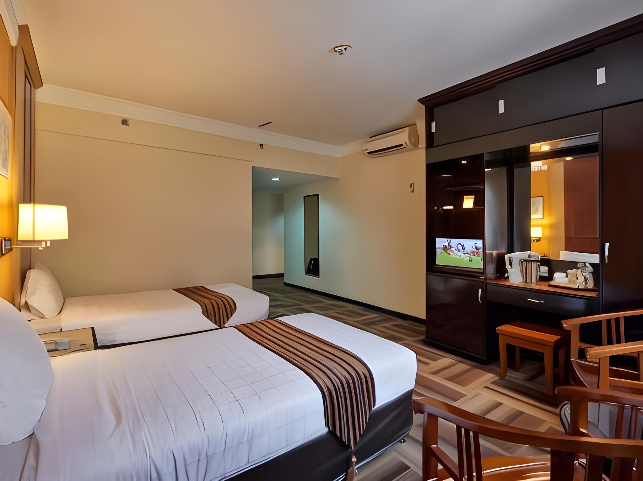 Deluxe, Twin Beds, No Window