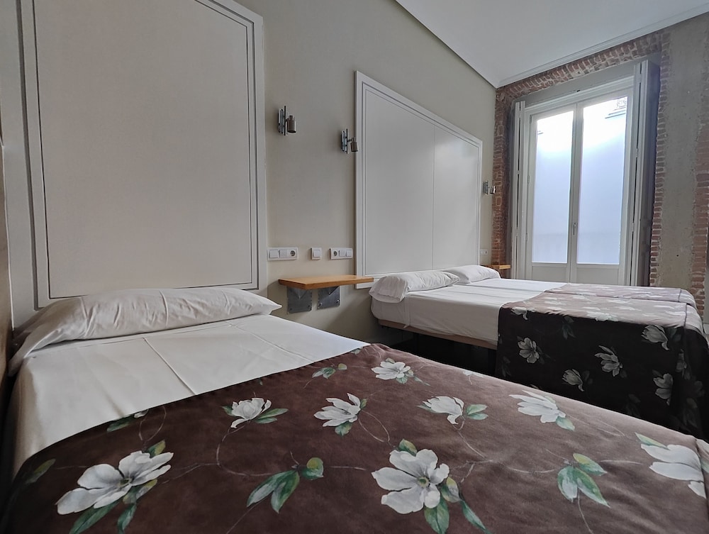 Hostal Madrid 15/50