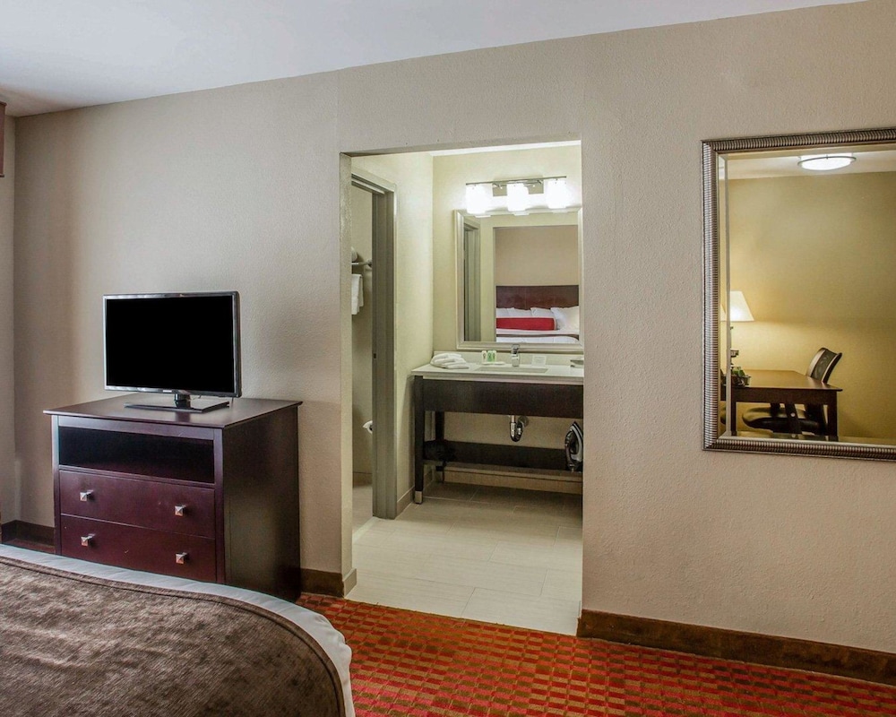 Quality Suites Nashville Airport 21/50
