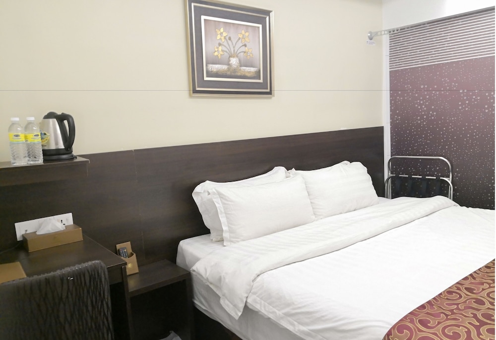 J SUITES HOTEL 26/47